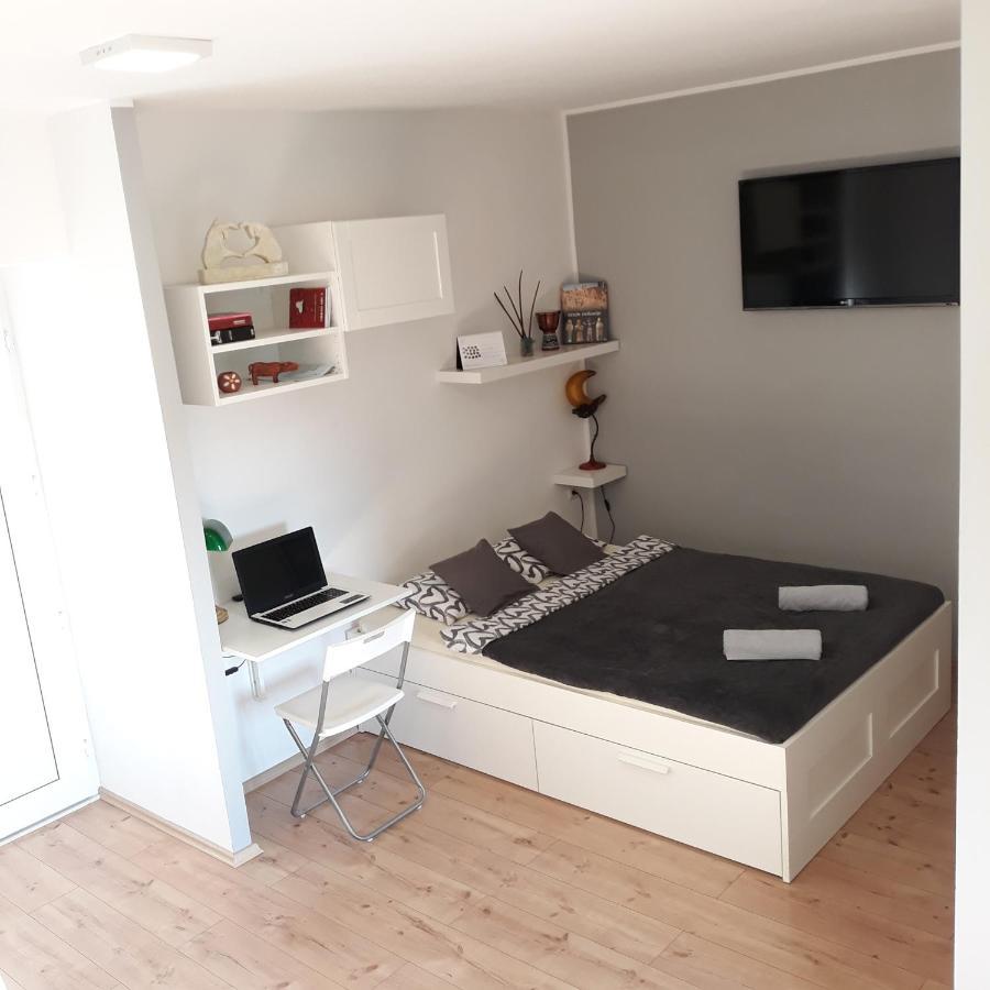 PUY Studio Apartman "Nicole" מראה חיצוני תמונה