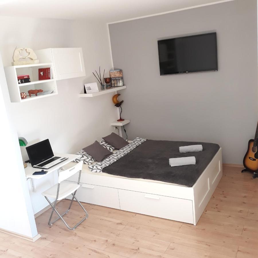 PUY Studio Apartman "Nicole" מראה חיצוני תמונה